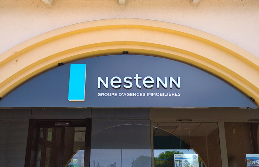 enseigne-retroéclairée-sur-mesure